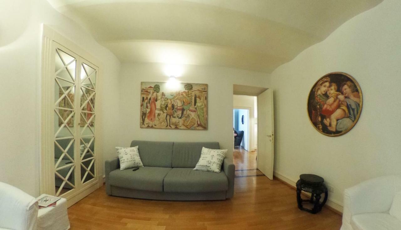 Domus Apartment